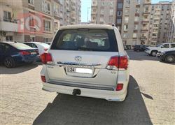 تۆیۆتا لاند کروزەر